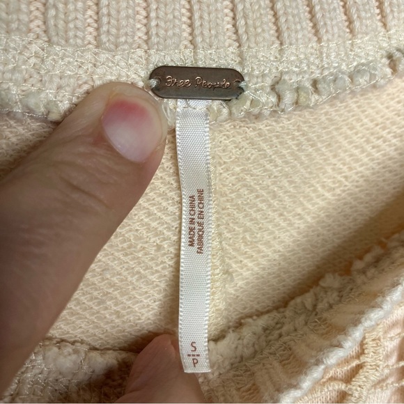 Free People tan crocheted lace overlay top open back women’s size small trendy - Picture 3 of 6